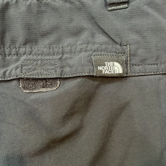 The North Face Men’s Size 30 Gray Shorts Cargo Pockets - Picture 8 of 11